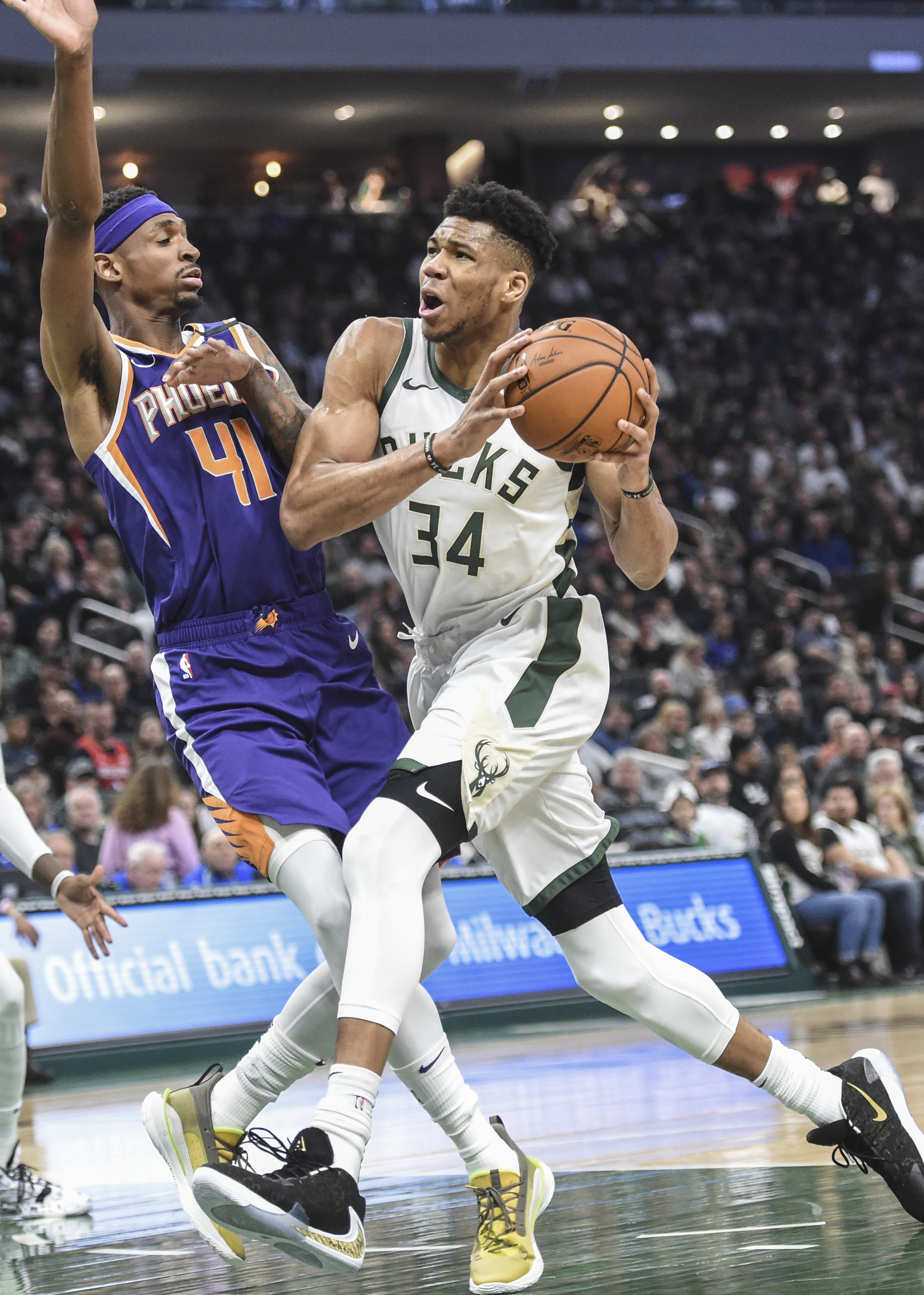 kaiyun-密尔沃基雄鹿队最新消息