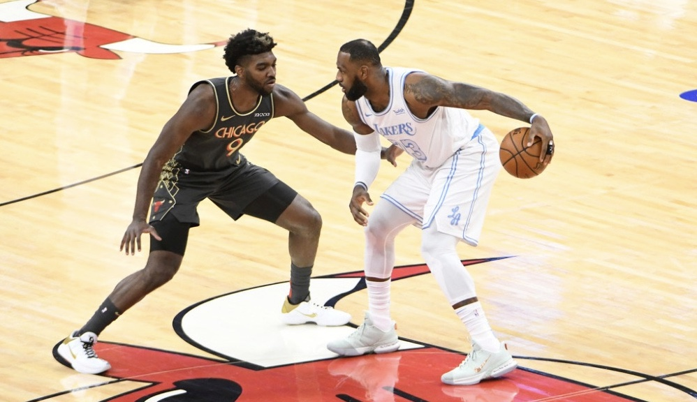 kaiyun-孟菲斯灰熊围绕意大利杯临场应变皇家马德里冲刺阶段战术微调，连对手都承认：詹姆斯关键时刻夺冠的简单介绍